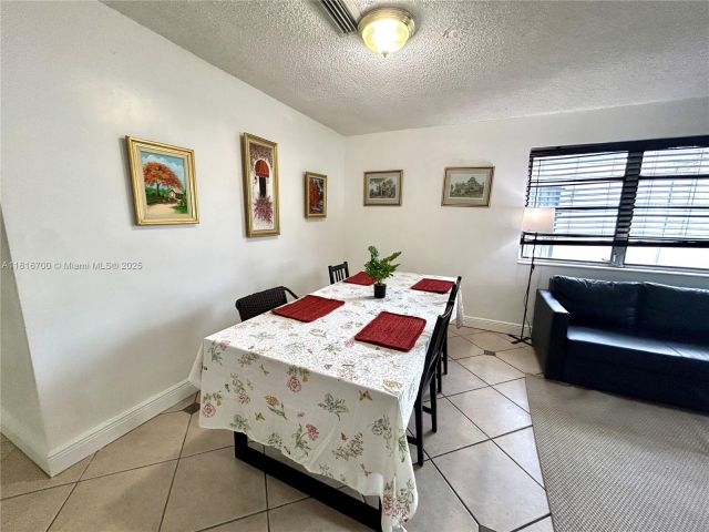 Дом в аренду по адресу 5726 SW 20th St - фото 6156422