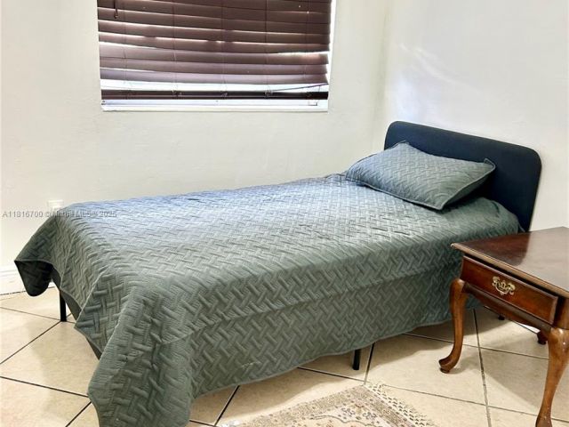 Дом в аренду по адресу 5726 SW 20th St - фото 6156424