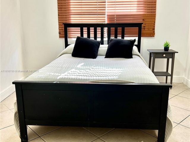 Дом в аренду по адресу 5726 SW 20th St - фото 6156425