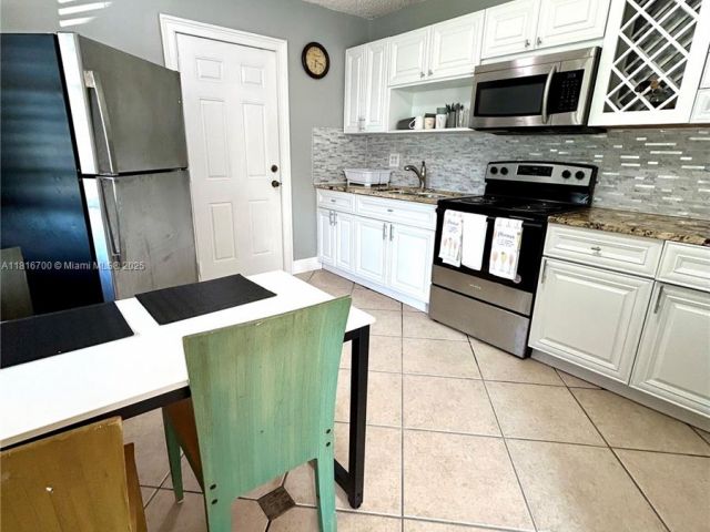 Дом в аренду по адресу 5726 SW 20th St - фото 6156429