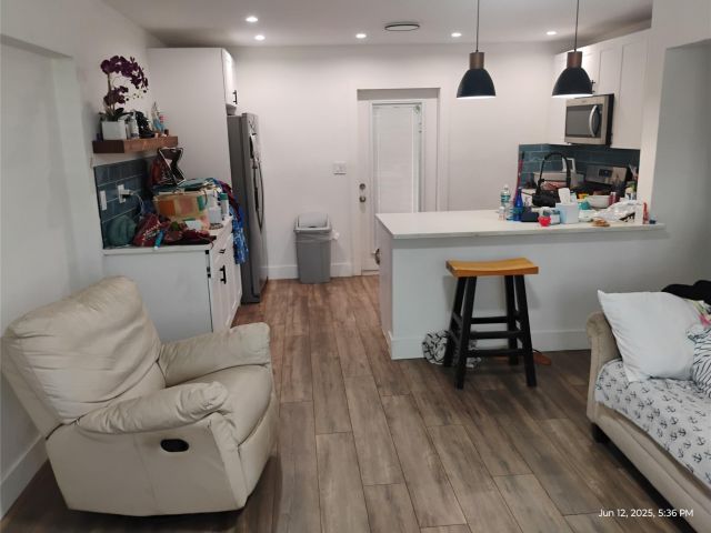 Продажа дома по адресу 1051 SW 31st St - фото 6165852