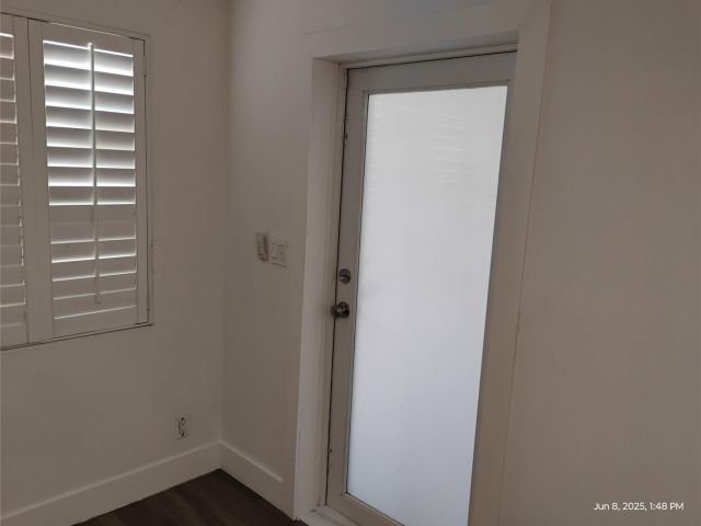 Продажа дома по адресу 1051 SW 31st St - фото 6165859