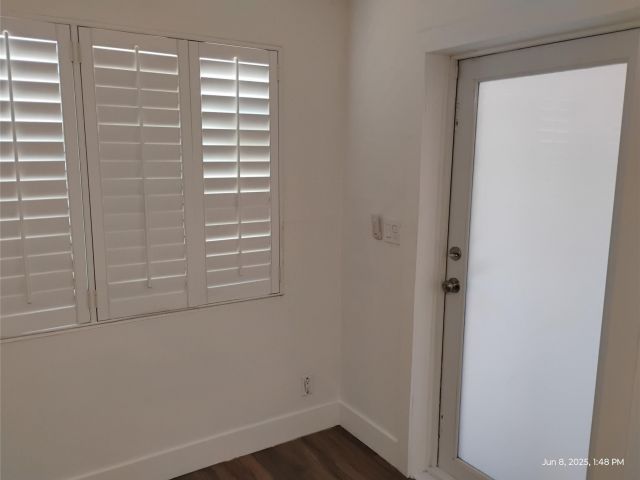 Продажа дома по адресу 1051 SW 31st St - фото 6165860