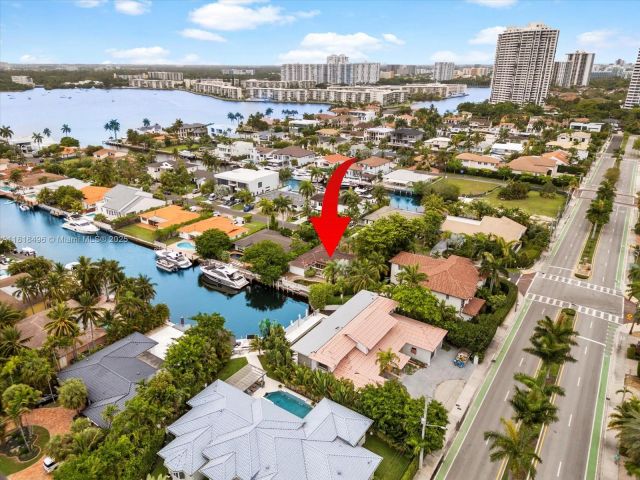 Продажа дома по адресу 3446 NE 168th St - фото 6161211