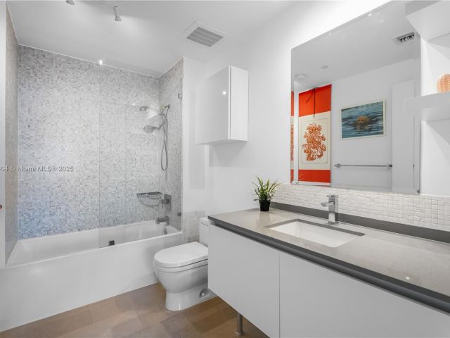 Продажа квартиры #1704 - фото 6143210