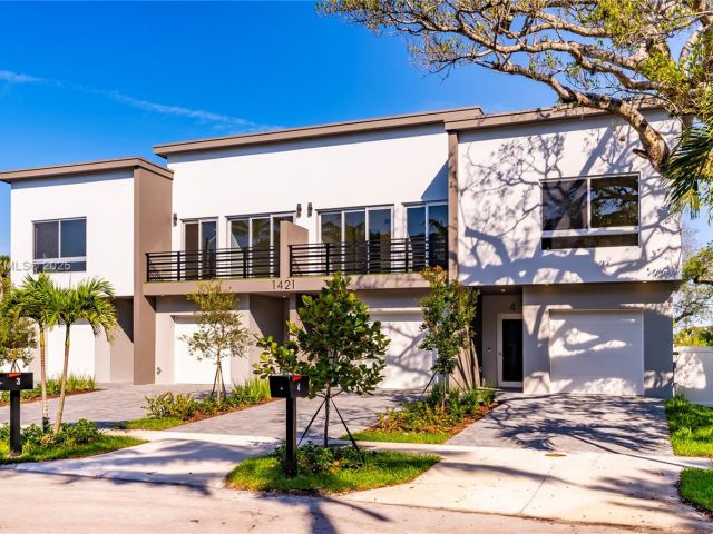 Продажа дома по адресу 1421 SW 24th Ct 1 - фото 6140147