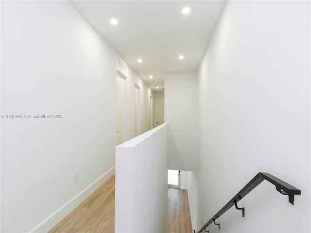 Продажа дома по адресу 1421 SW 24th Ct 1 - фото 6140150