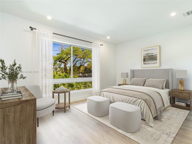 Продажа дома по адресу 1421 SW 24th Ct 1 - фото 6140158