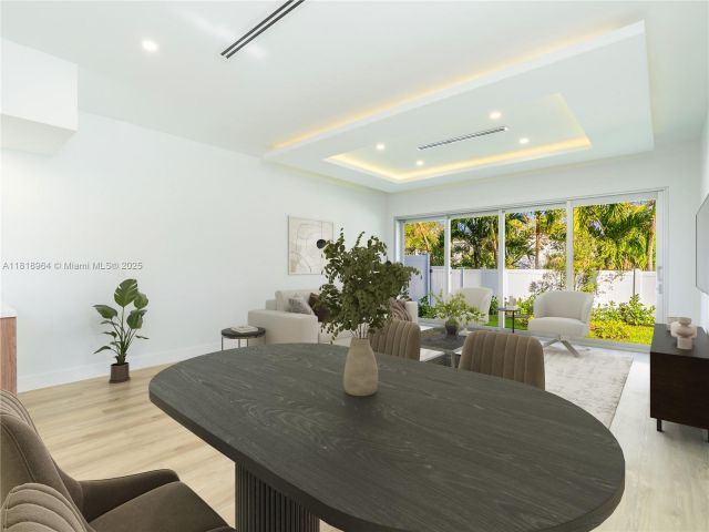 Продажа дома по адресу 1421 SW 24th Ct 1 - фото 6140161