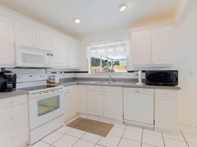 Продажа дома по адресу 3623 Walden Lane - фото 6166869