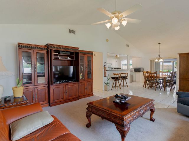 Продажа дома по адресу 3623 Walden Lane - фото 6166874