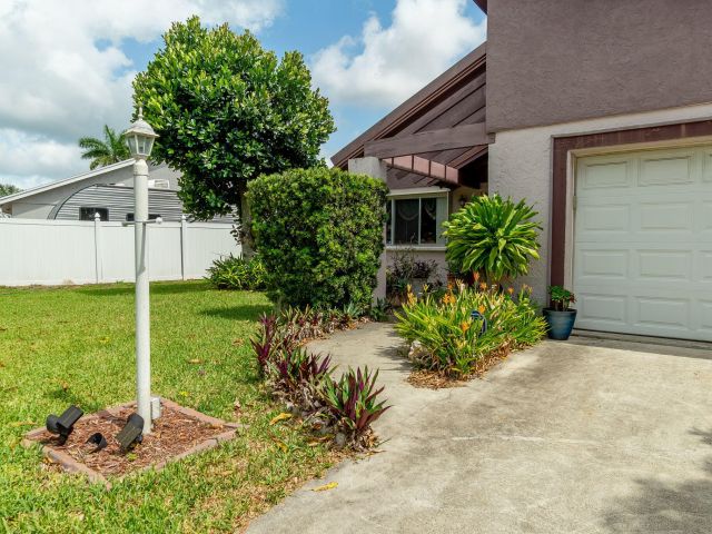 Продажа дома по адресу 3623 Walden Lane - фото 6166880