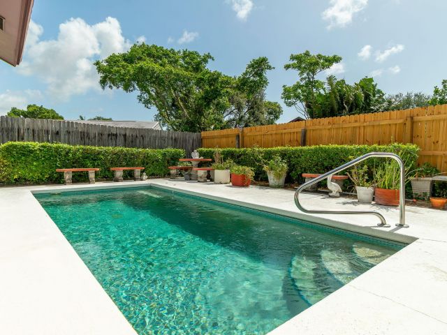 Продажа дома по адресу 3623 Walden Lane - фото 6166882