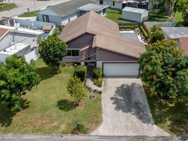 Продажа дома по адресу 3623 Walden Lane - фото 6166884