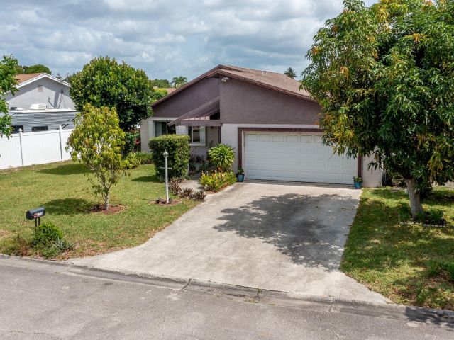 Продажа дома по адресу 3623 Walden Lane - фото 6166885