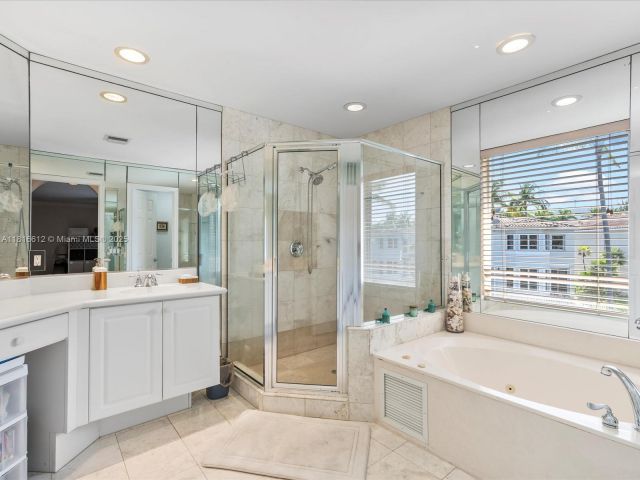 Продажа дома по адресу 20820 NE 30th Pl - фото 6140410