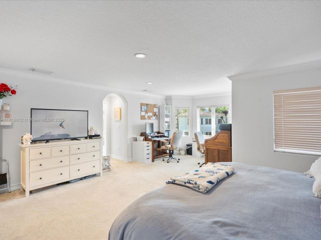 Продажа дома по адресу 20820 NE 30th Pl - фото 6140411