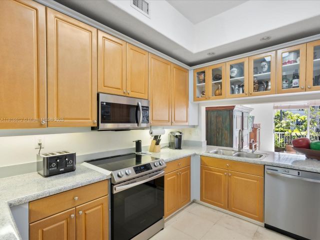 Продажа дома по адресу 20820 NE 30th Pl - фото 6140415