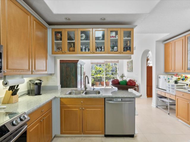 Продажа дома по адресу 20820 NE 30th Pl - фото 6140416