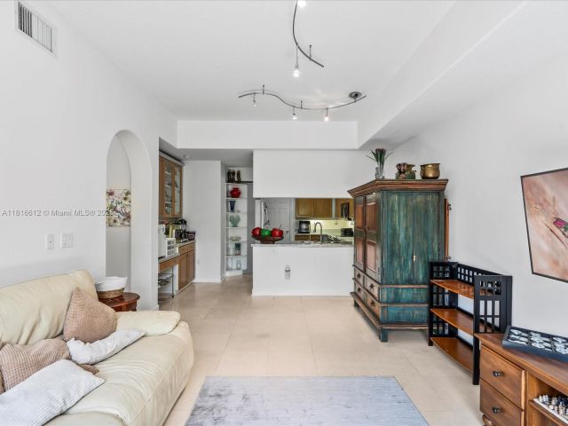 Продажа дома по адресу 20820 NE 30th Pl - фото 6140417