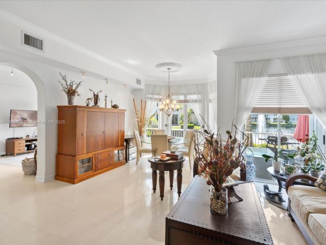 Продажа дома по адресу 20820 NE 30th Pl - фото 6140421