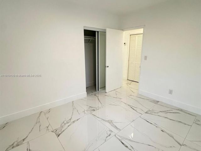 Продажа дома по адресу 1325 NE 203rd St - фото 6141023