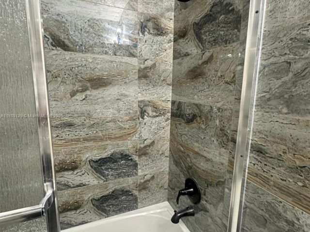 Продажа дома по адресу 1325 NE 203rd St - фото 6141027