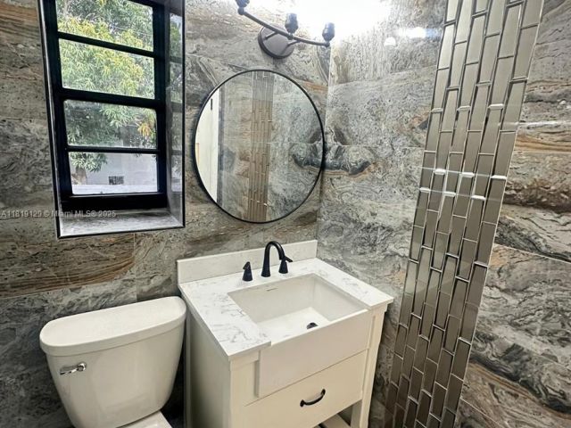 Продажа дома по адресу 1325 NE 203rd St - фото 6141029