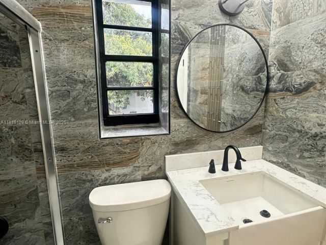 Продажа дома по адресу 1325 NE 203rd St - фото 6141030