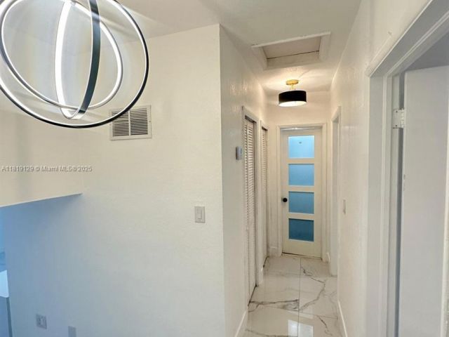 Продажа дома по адресу 1325 NE 203rd St - фото 6141033