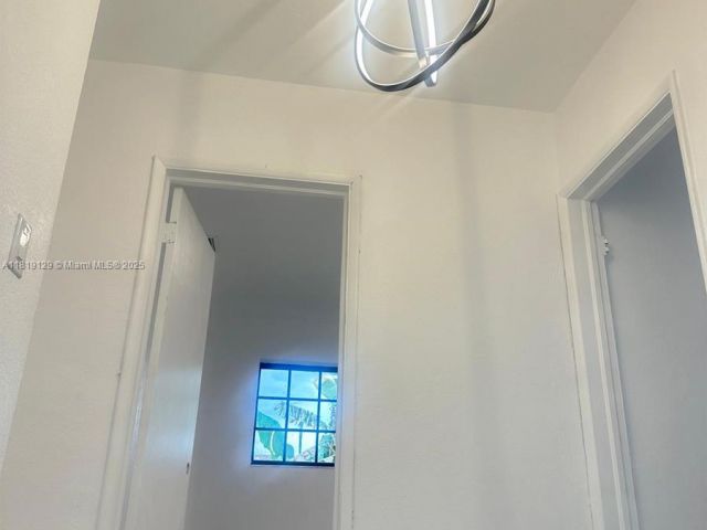 Продажа дома по адресу 1325 NE 203rd St - фото 6141034