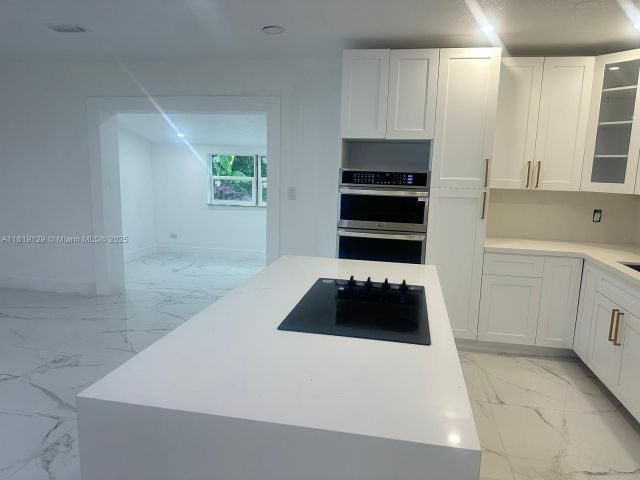 Продажа дома по адресу 1325 NE 203rd St - фото 6141037