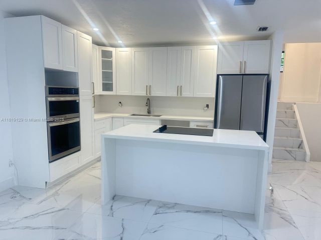 Продажа дома по адресу 1325 NE 203rd St - фото 6141039