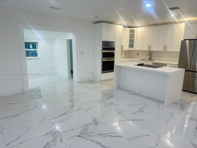 Продажа дома по адресу 1325 NE 203rd St - фото 6141040