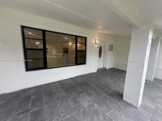 Продажа дома по адресу 1325 NE 203rd St - фото 6141041