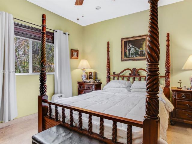 Продажа дома по адресу 15575 SW 9th Ln - фото 6141050