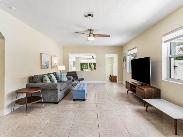 Продажа дома по адресу 123 NW 6th Avenue - фото 6141743