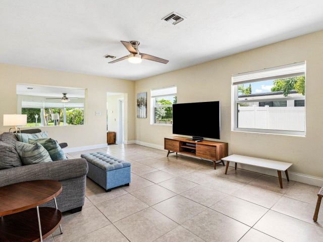 Продажа дома по адресу 123 NW 6th Avenue - фото 6141744