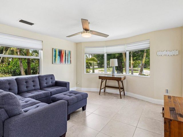 Продажа дома по адресу 123 NW 6th Avenue - фото 6141746