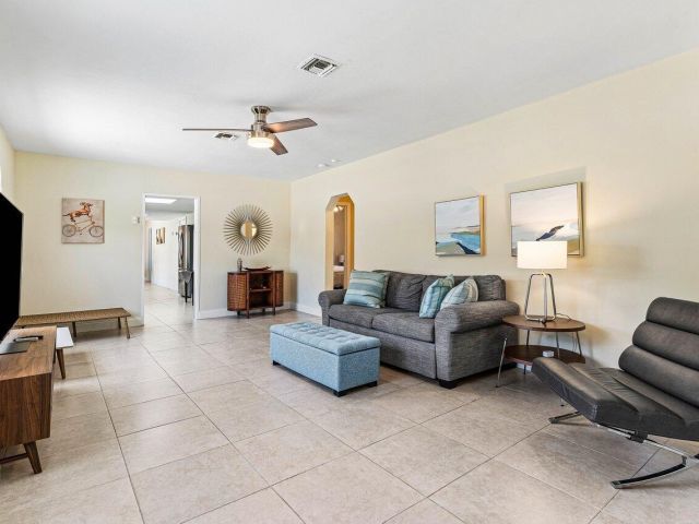 Продажа дома по адресу 123 NW 6th Avenue - фото 6141747