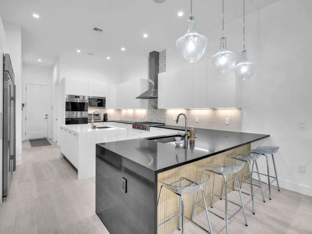 Продажа дома по адресу 5827 Brookfield Cir W - фото 6165040