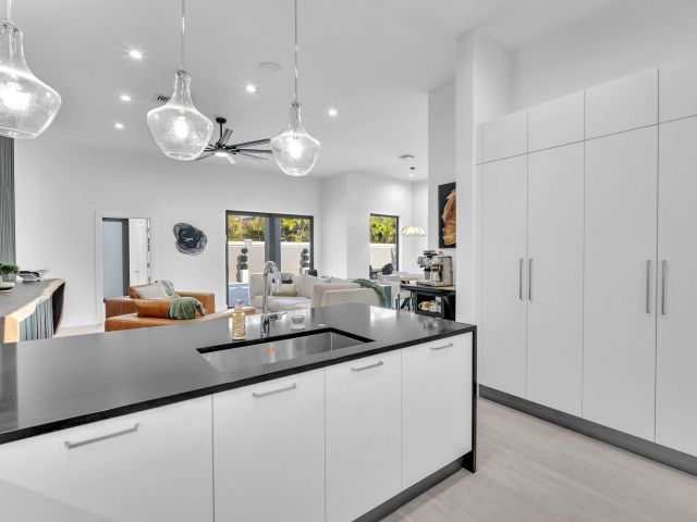 Продажа дома по адресу 5827 Brookfield Cir W - фото 6165044