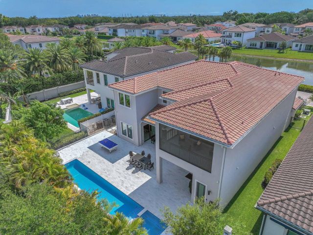 Продажа дома по адресу 5827 Brookfield Cir W - фото 6165052