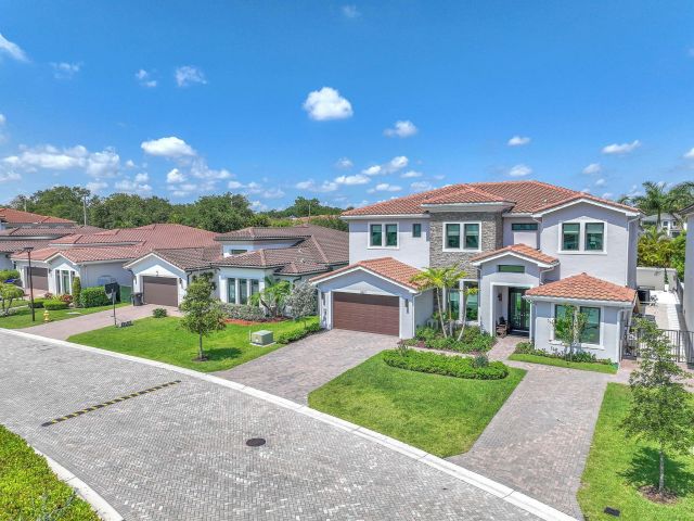 Продажа дома по адресу 5827 Brookfield Cir W - фото 6165053