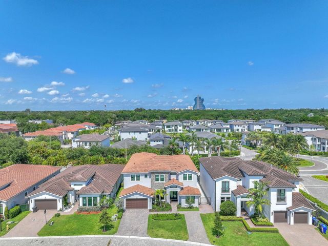 Продажа дома по адресу 5827 Brookfield Cir W - фото 6165056