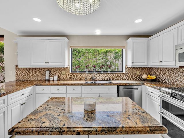 Продажа дома по адресу 6400 Via Rosa - фото 6216267