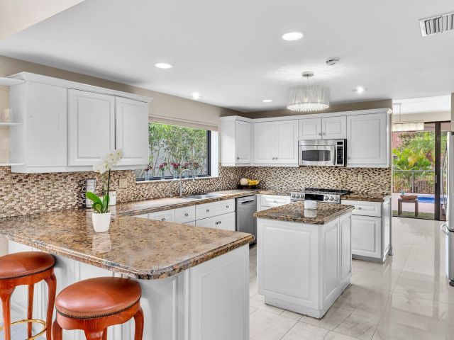 Продажа дома по адресу 6400 Via Rosa - фото 6216270