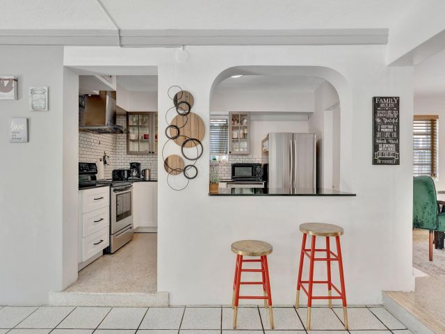 Дом в аренду по адресу 1246 Johnson Street - фото 6143947