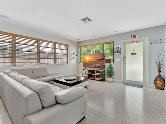 Дом в аренду по адресу 1246 Johnson Street - фото 6143951