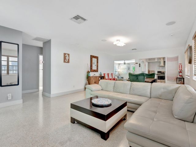 Дом в аренду по адресу 1246 Johnson Street - фото 6143952